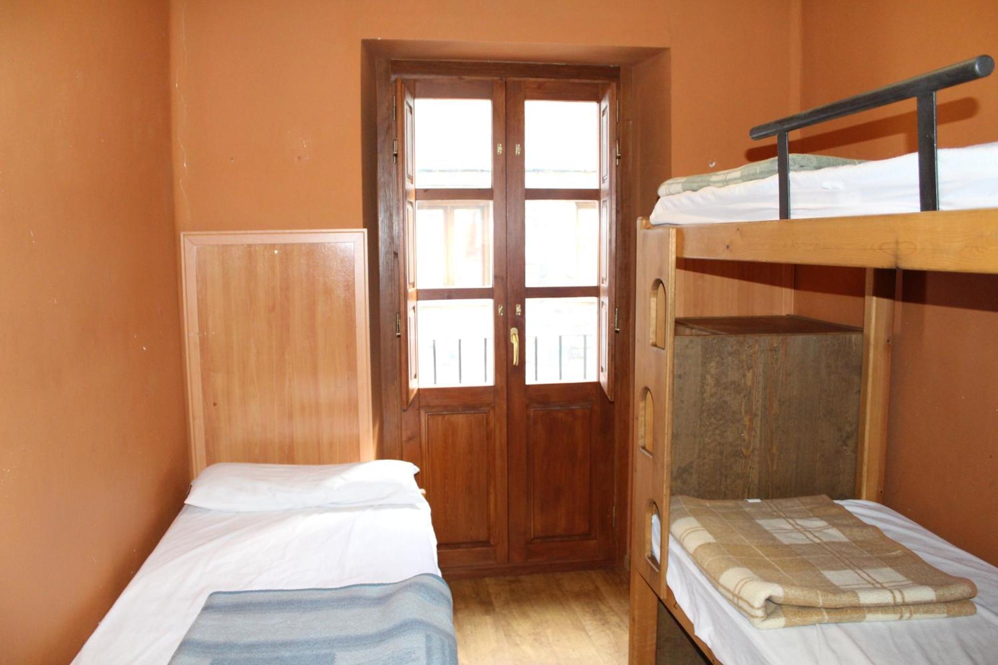 Albergue-Refugio Sargantana Canfranc Szoba fotó